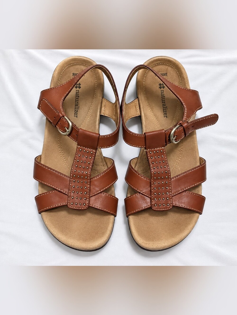 Naturalizer Women's size 7 wide brown strap sandals #26
